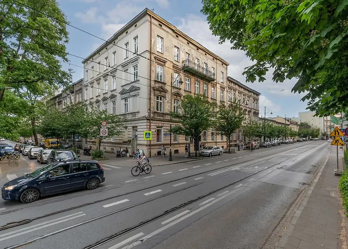 Old Town With Mezzanine By Bookinghost